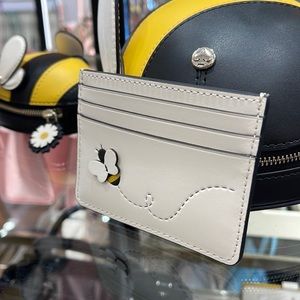 Kate Spade honey bee small slim card holder
PARCHMENT MULTI